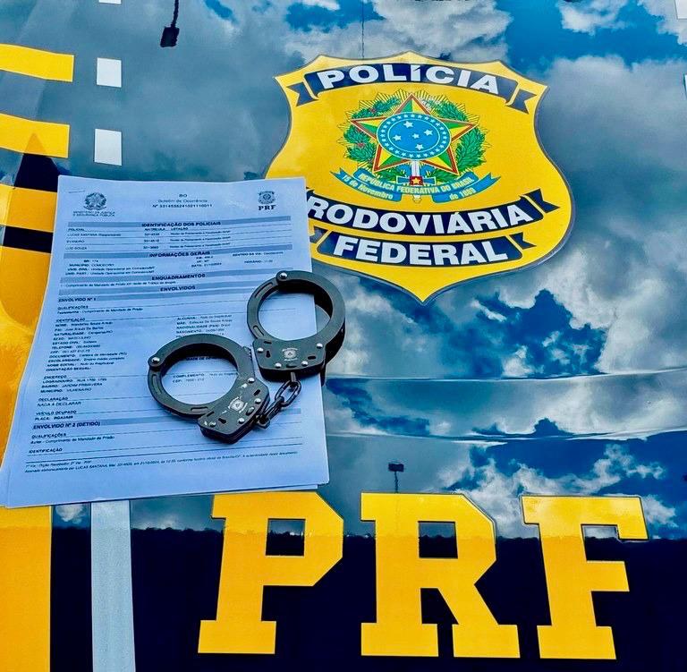 A Polícia Rodoviária Federal executou um mandado de prisão durante uma fiscalização na rodovia BR-364.