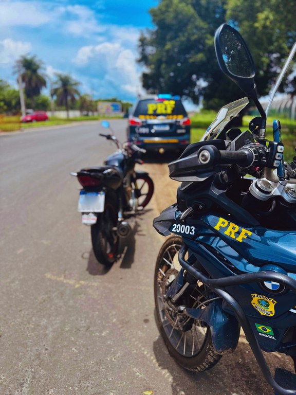 PRF apreende motocicleta roubada e detém indivíduo por receptação em Teresina.