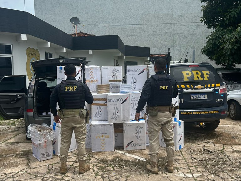 12.500 maços de cigarros contrabandeados foram apreendidos pela Polícia Rodoviária Federal na BR-316, em Castanhal/PA.