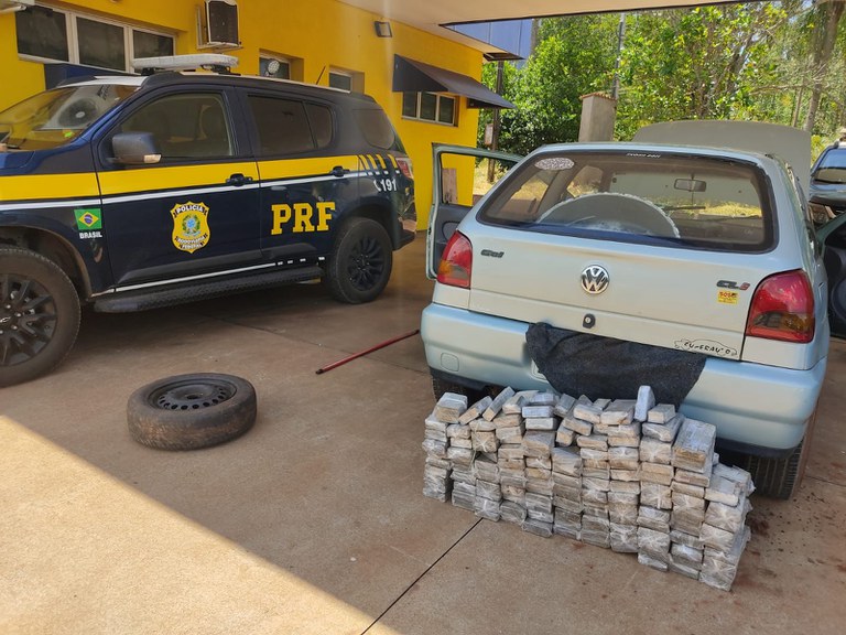 A polícia militar apreende 96 quilos de maconha em Três Lagoas, Mato Grosso do Sul.