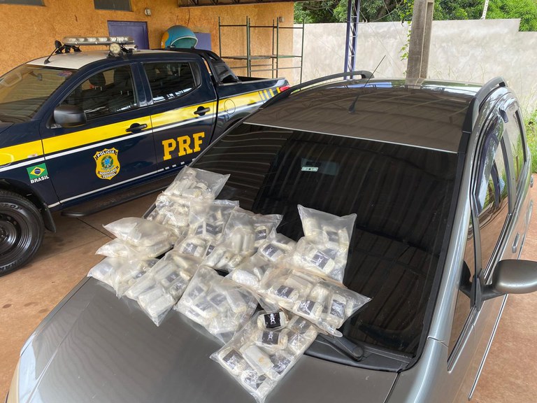 A Polícia Rodoviária Federal apreendeu 14,3 kg de haxixe em Nova Andradina, no estado do Mato Grosso do Sul.