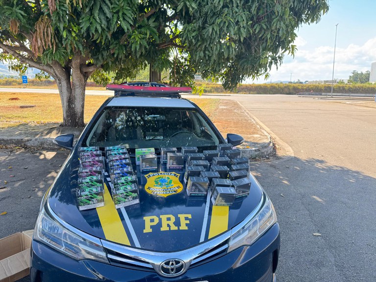 A Polícia Rodoviária Federal apreendeu 34 caixas de cigarros eletrônicos sendo transportadas em um ônibus na BR 381 em Minas Gerais.