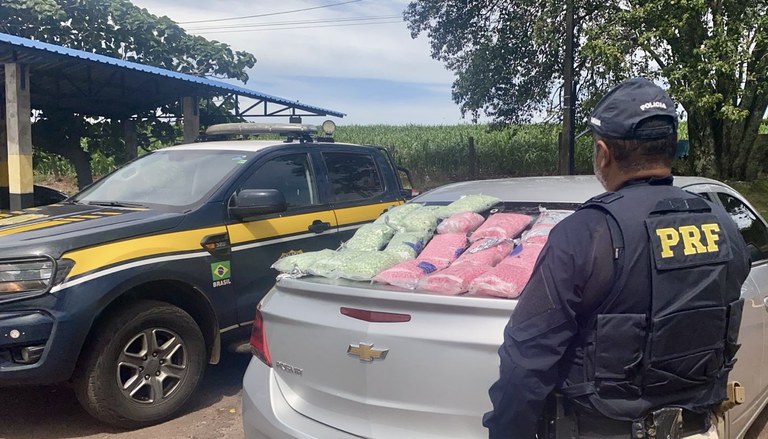 A Polícia Rodoviária Federal apreendeu 90 mil comprimidos de ecstasy, realizando a segunda maior apreensão da história do órgão.