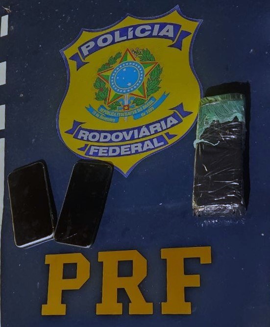 A Polícia Rodoviária Federal apreendeu drogas e prendeu dois suspeitos após uma perseguição em Ibatiba.