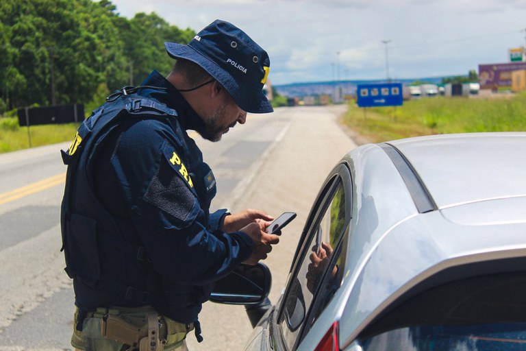 A Polícia Rodoviária Federal conclui a Operação Rodovida 2024/2025 na Bahia com queda nos índices de mortalidade e intensificação da fiscalização.