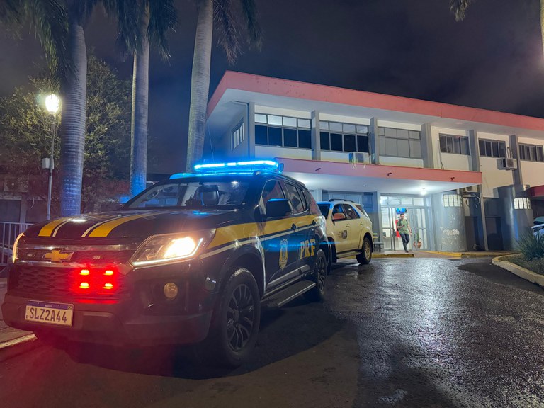 A Polícia Rodoviária Federal de Mato Grosso do Sul realiza escolta ágil de órgãos para transplante.