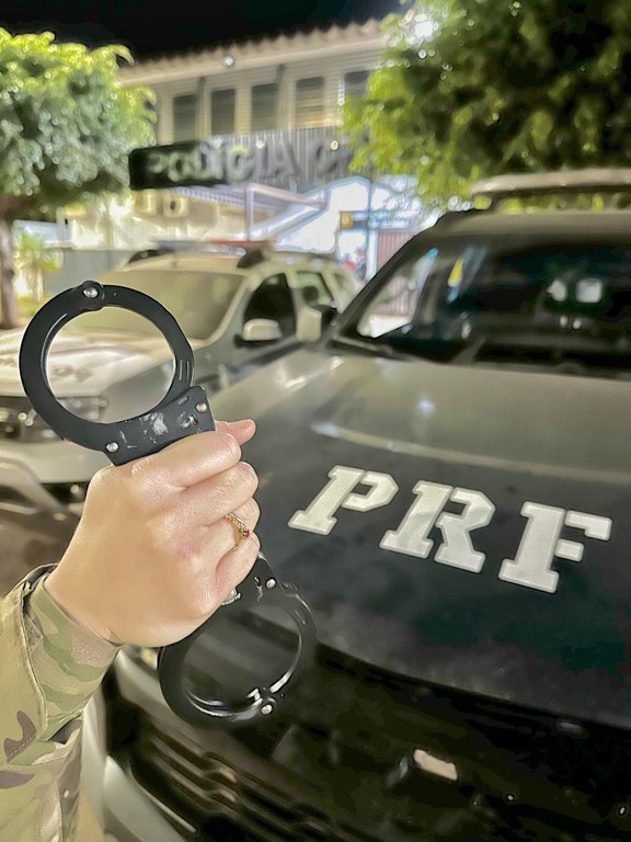 A Polícia Rodoviária Federal prendeu o detento que não havia retornado à prisão.