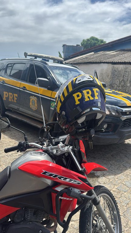 A Polícia Rodoviária Federal recuperou a motocicleta logo após o roubo em Abreu e Lima.