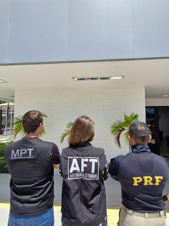 A PRF colabora com a operação do Ministério do Trabalho e Emprego contra o trabalho infantil no litoral sul da Bahia.