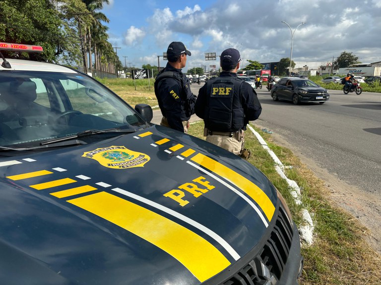 A PRF constatou uma diminuição de ocorrências de sinistros e feridos durante a Operação Carnaval em Pernambuco.