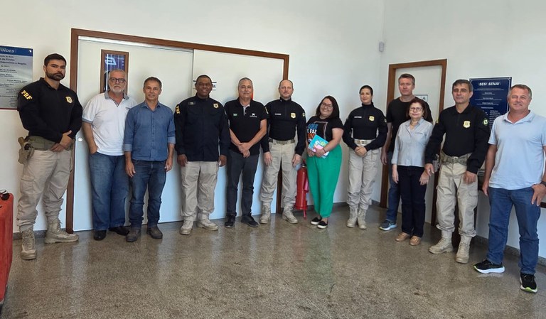 A PRF e o Sindirochas realizam iniciativa preventiva para aumentar a segurança do transporte de rochas.