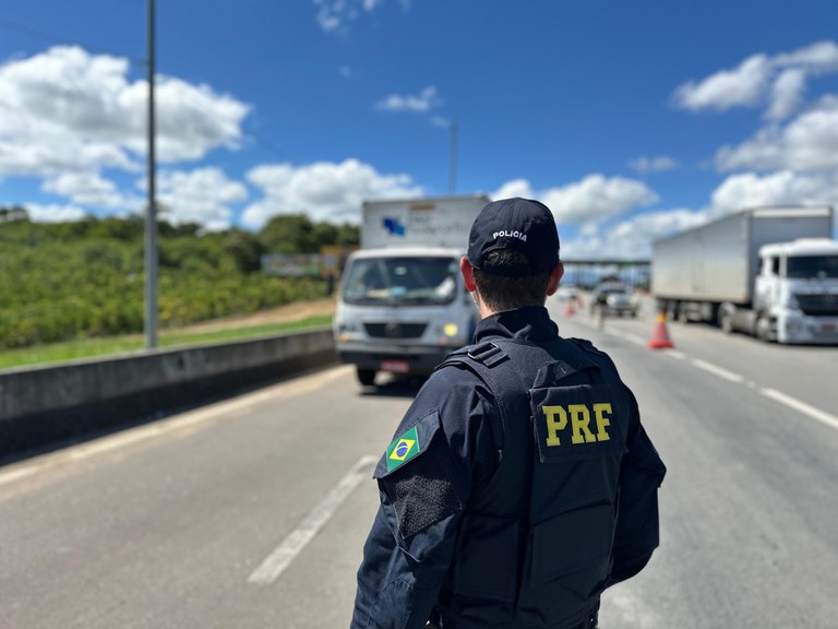 A PRF realizou um Comando de Saúde Preventiva na BR-101 durante a abertura da Operação Nacional de Segurança Viária 2025.