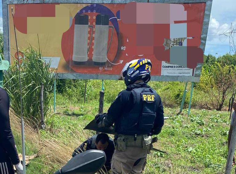 Homem suspeito de agredir parceira grávida é capturado pela Polícia Rodoviária Federal na rodovia BR 101.