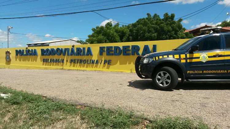 Homem suspeito de sequestrar ex-namorada é preso após acidente de carro em Petrolina.