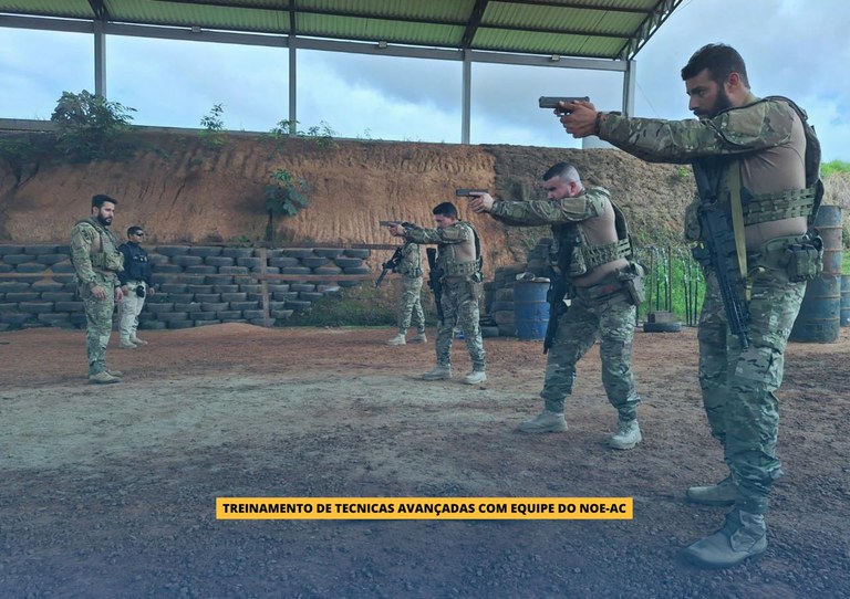 O Núcleo de Operações Especiais da Polícia Rodoviária Federal do Acre está participando de um treinamento para aprimoramento tático.