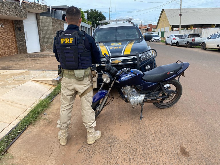 Policia Militar captura homem embriagado que roubou motocicleta e agrediu policiais em Picos (PI)