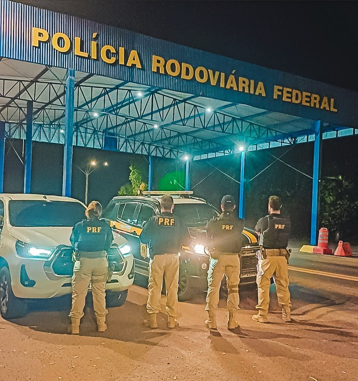 PRF apreende veículo Hilux roubado e detém suspeito em Barra do Garças-MT.