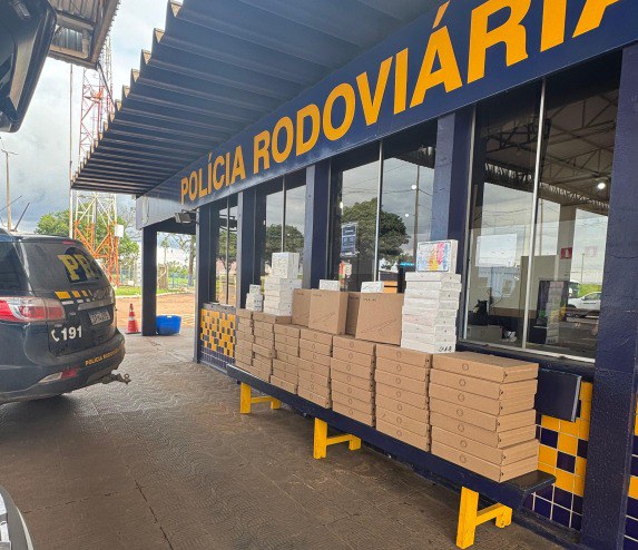 PRF confiscates high-value electronics in Rondonópolis, MT.