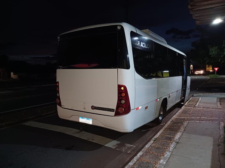 PRF flagra motorista conduzindo ônibus em Picos (PI) sem ter feito curso exigido.