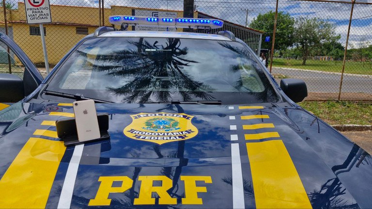 PRF recupera aparelho celular roubado na BR-060, localizada no Distrito Federal.