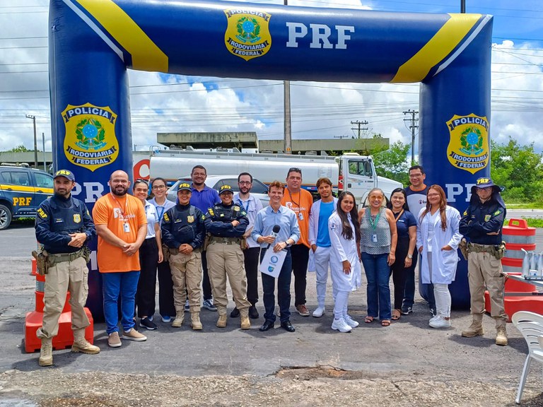 Saúde e educação: PRF fornece assistência gratuita para motoristas em Manaus/AM.