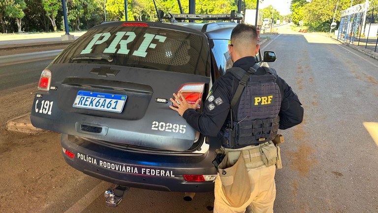 Um homem acusado de feminicídio foi detido pela Polícia Rodoviária Federal em um ônibus interestadual em Paracatu (MG).