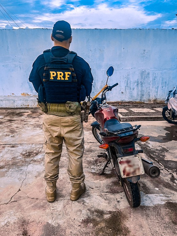 Uma motocicleta foi encontrada em uma rodovia no município de Careiro da Várzea, no estado do Amazonas.