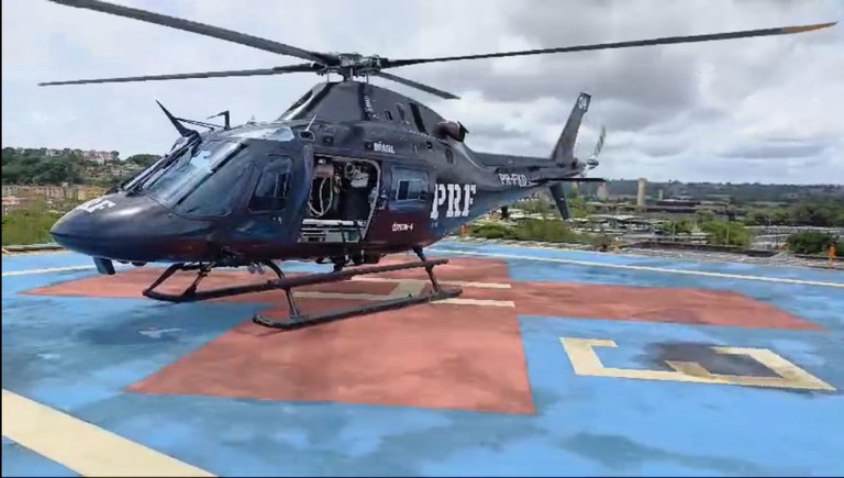 Uma vítima de tiros foi levada de helicóptero para receber tratamento médico no Grande Recife.